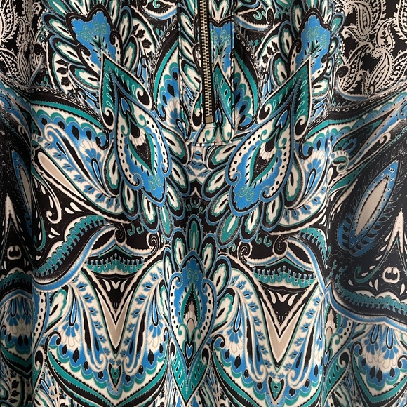 I.N.C.  zipper front V neck tank top, aqua/black/white print. Size Large - Picture 2 of 6